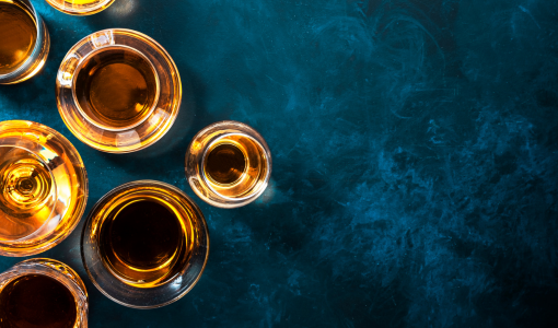 Distillati e autunno: calici che scaldano l’anima